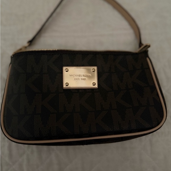 Michael Kors small purse - Picture 3 of 5